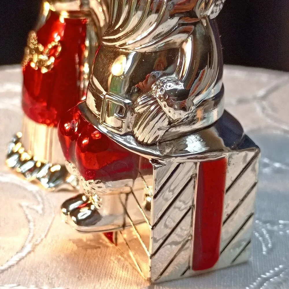 Brilliant Silver Plated Bright Red Salt & Pepper Shakers, Mr &Mrs Clause, New